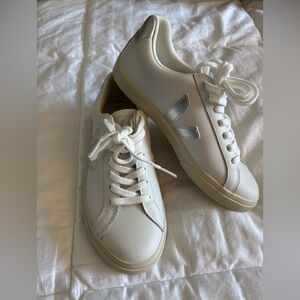 NEW Veja size 38 Women's leather White and Silver Sneakers